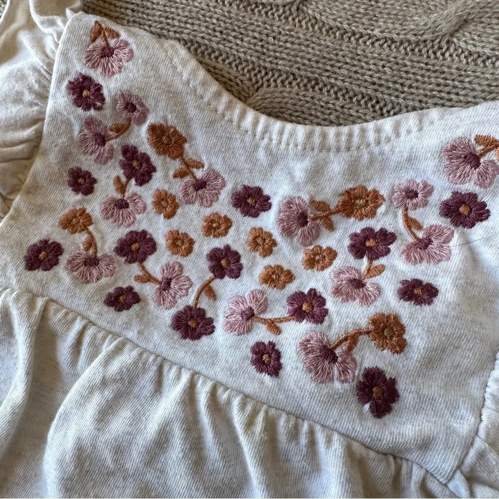 EUC Carter’s Baby Girl Long Sleeve Jumpsuit, Ivory Floral, 12 Months